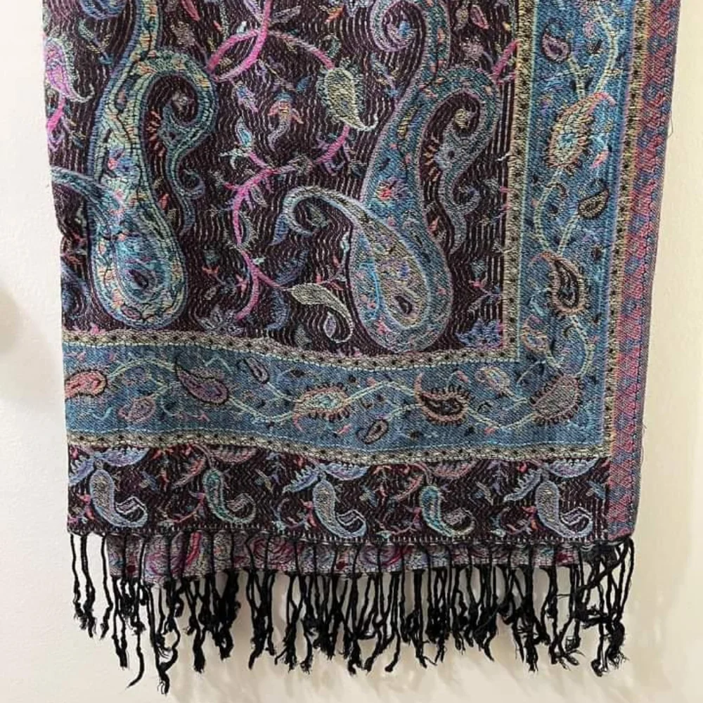 100% Cashmere Pashmina Scarf Wrap Purple Paisley Like New Condition with Fringe - Picture 3 of 3